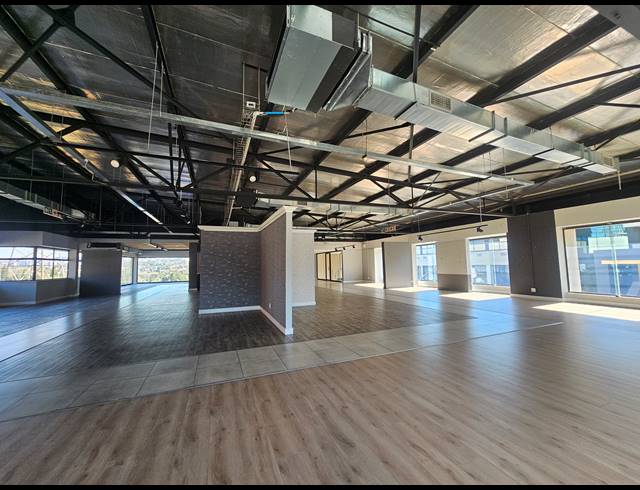 768M² SHOWROOM TO LET IN KRAMERVILLE